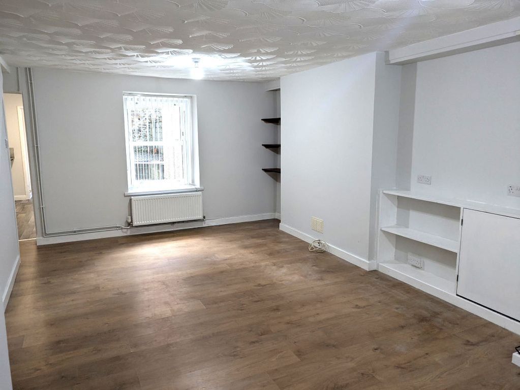 Property photo 3 of 7 Dining Room