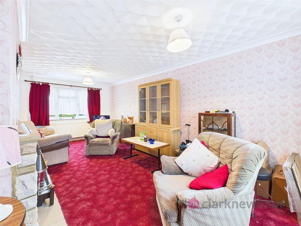 Property photo 2 of 11 Lounge