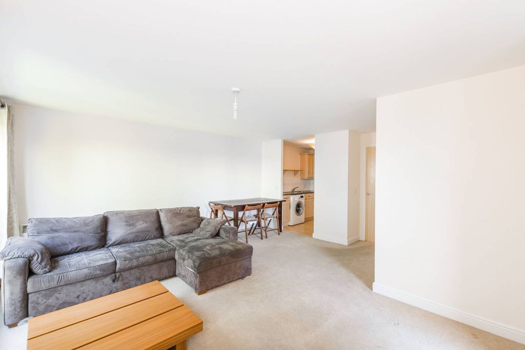 Property photo 2 of 6