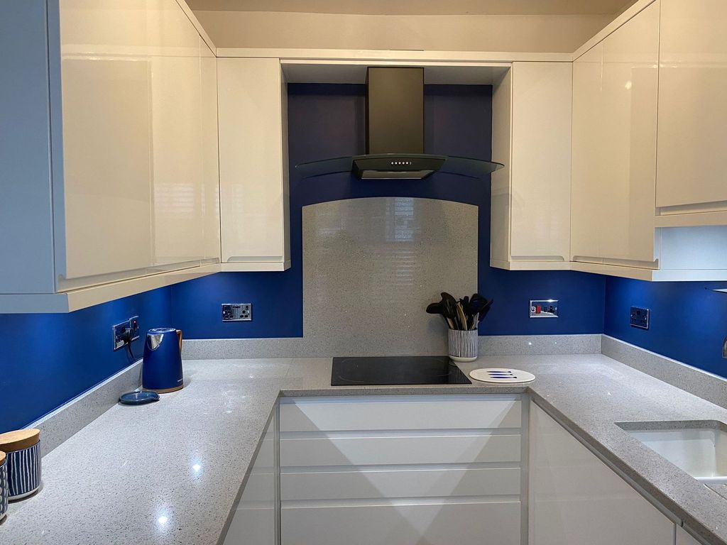 Property photo 2 of 12 Photo 3