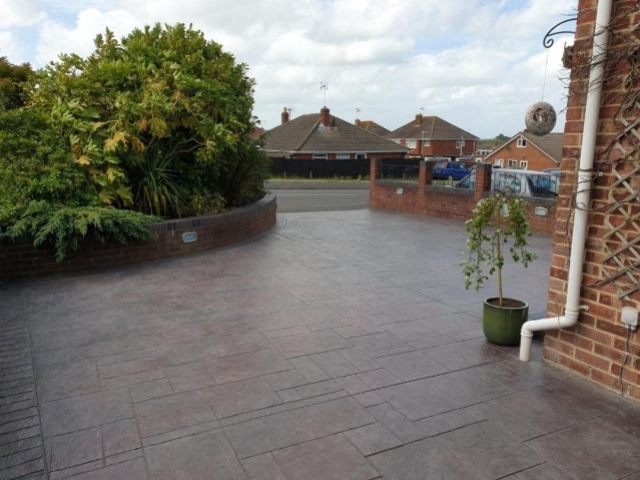 Property photo 2 of 13 Driveway