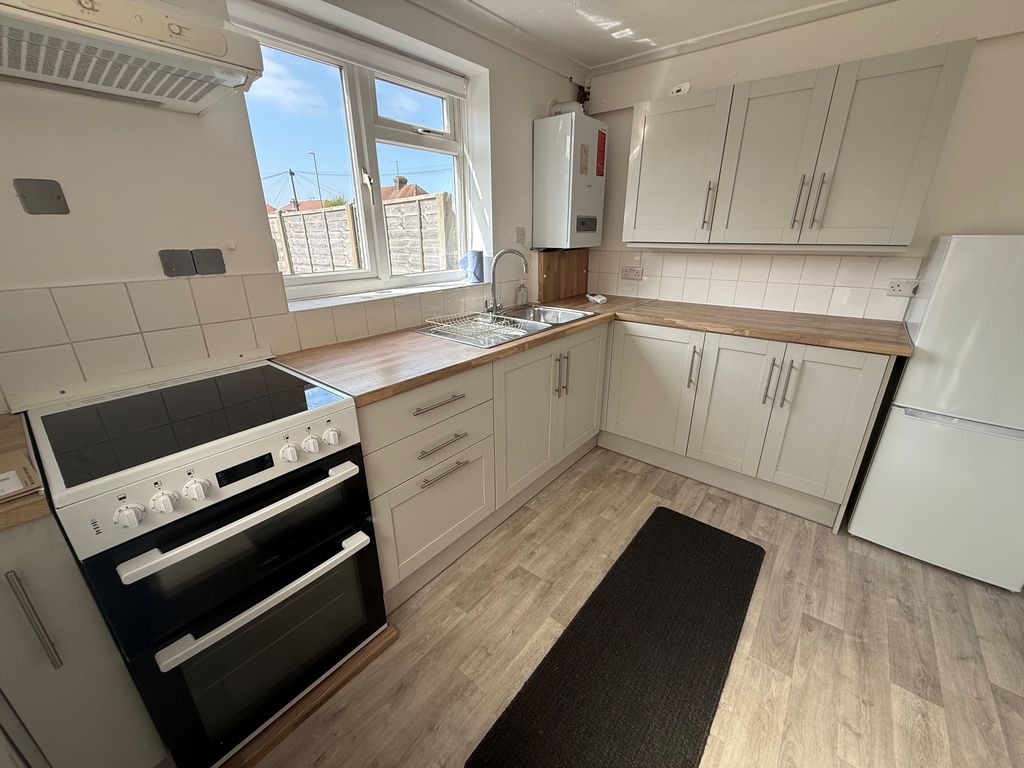 Property photo 2 of 10 1A Jubilee Avenue Kitchen