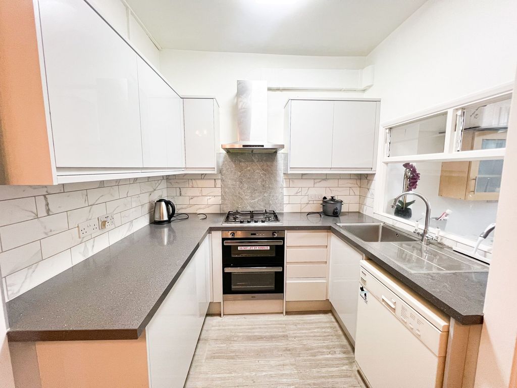 Property photo 2 of 14 Bridge Rd E6