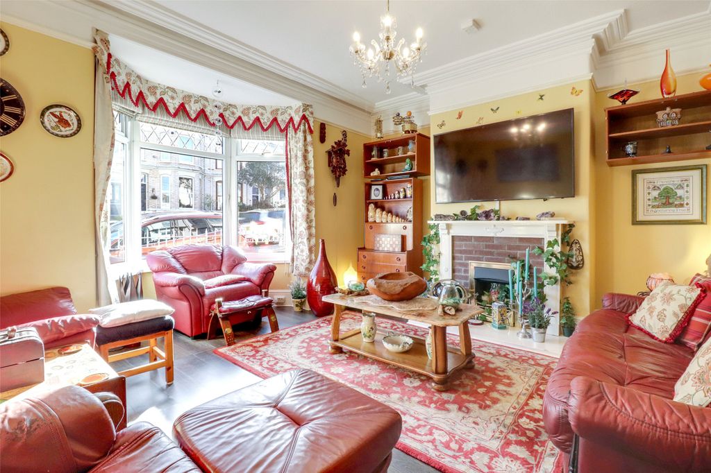 Property photo 2 of 28 Picture No. 21