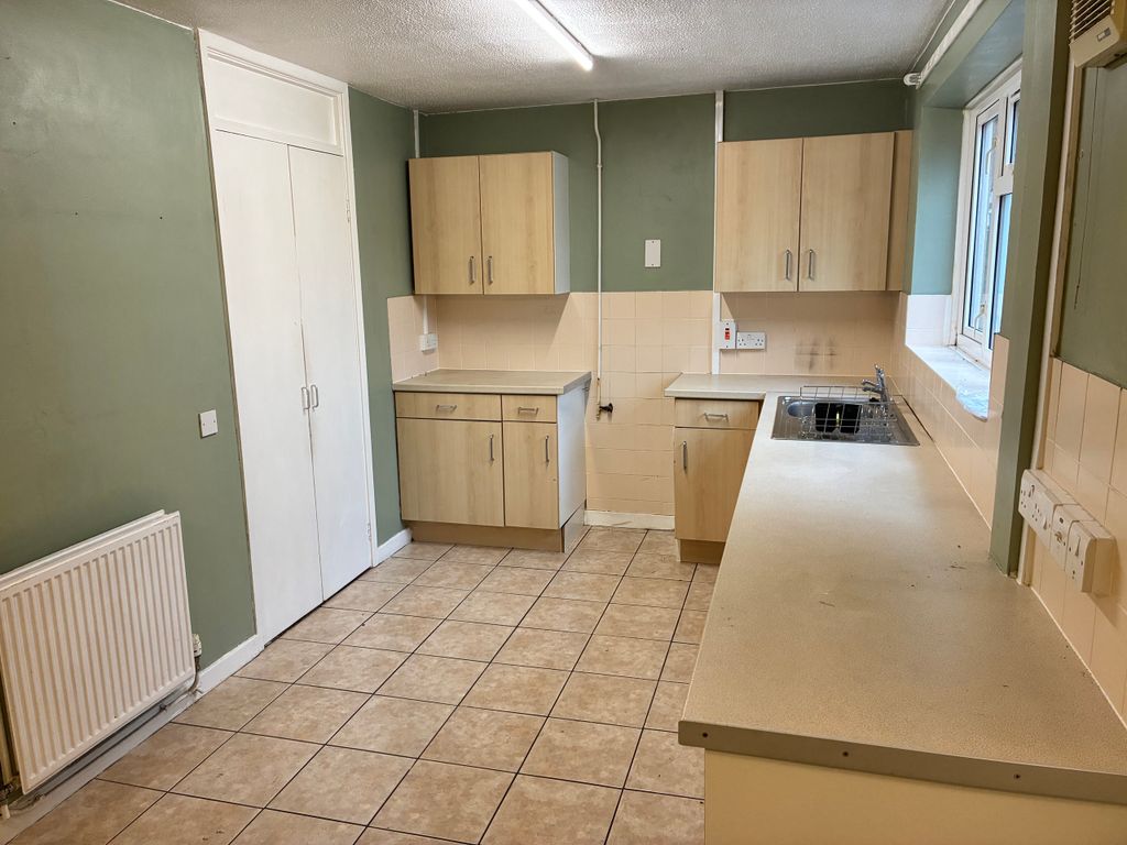 Property photo 2 of 9 Kitchen2