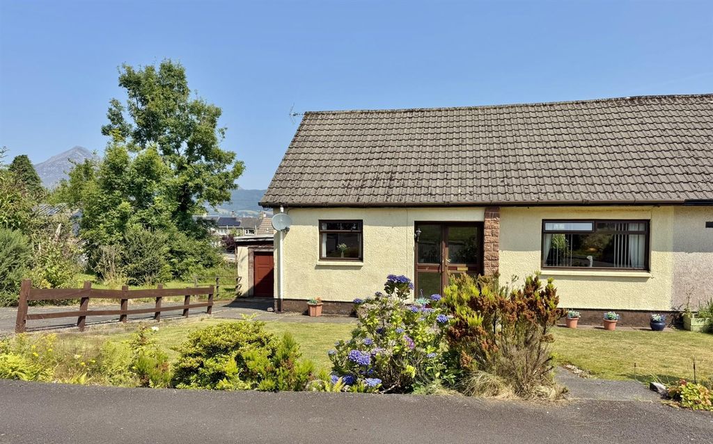 Property photo 1 of 38 15 Brathwic Terrace Front