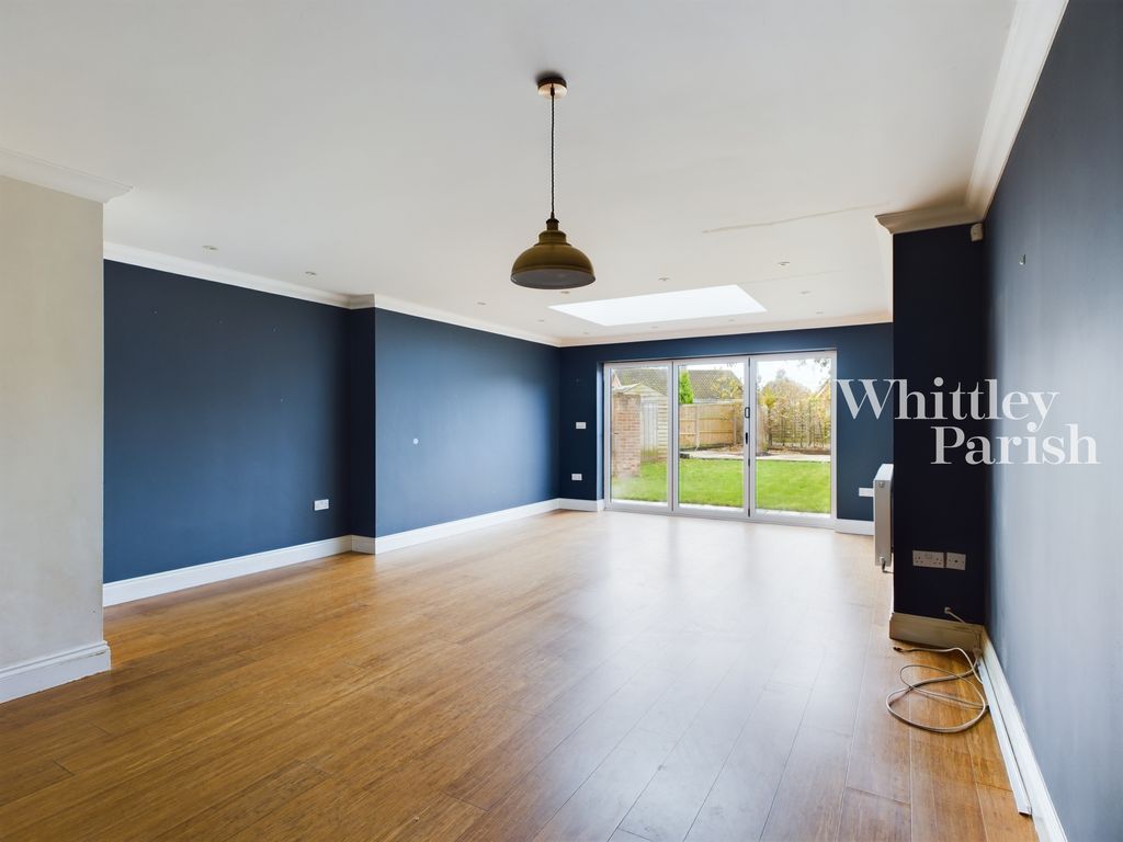 Property photo 2 of 19 Cam04332G0-Pr0087-Still003