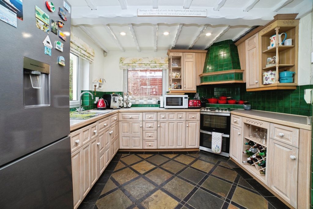 Property photo 3 of 20 Kitchen