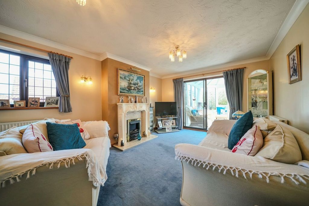 Property photo 2 of 31