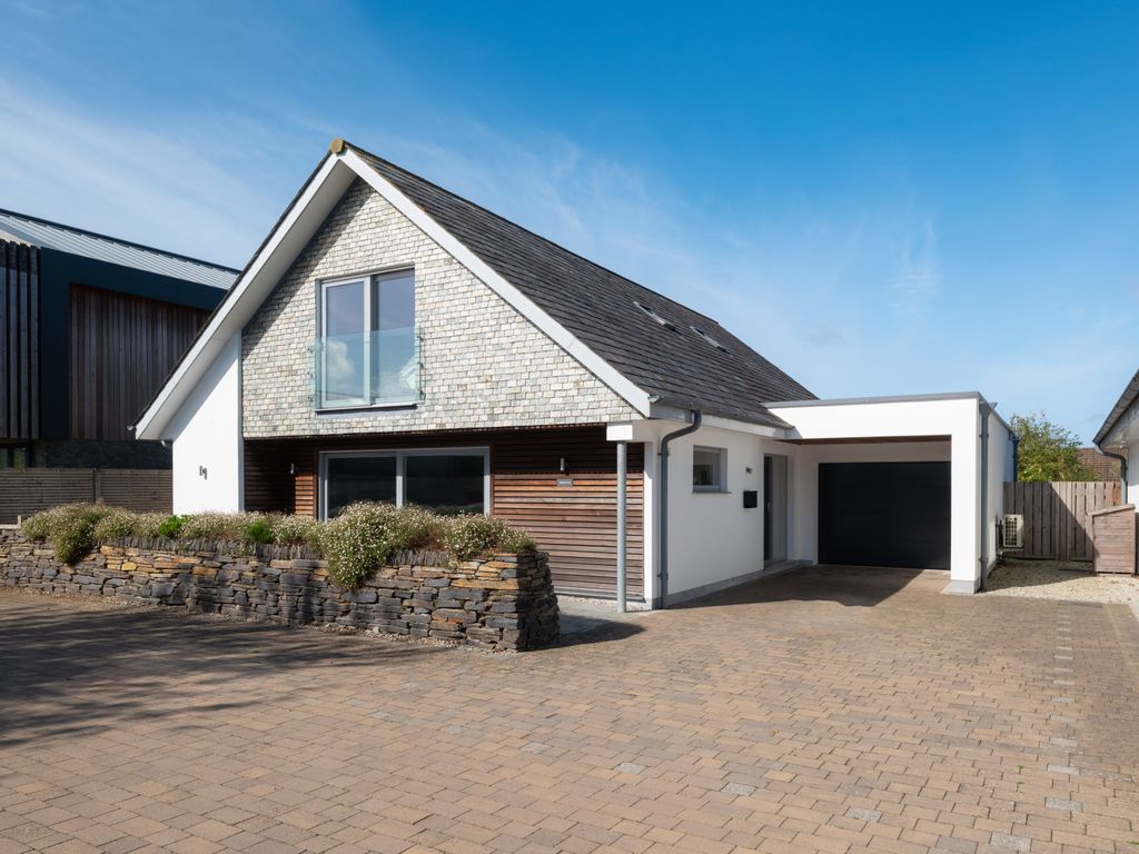 Property photo 2 of 20 Samphire Place 1-17