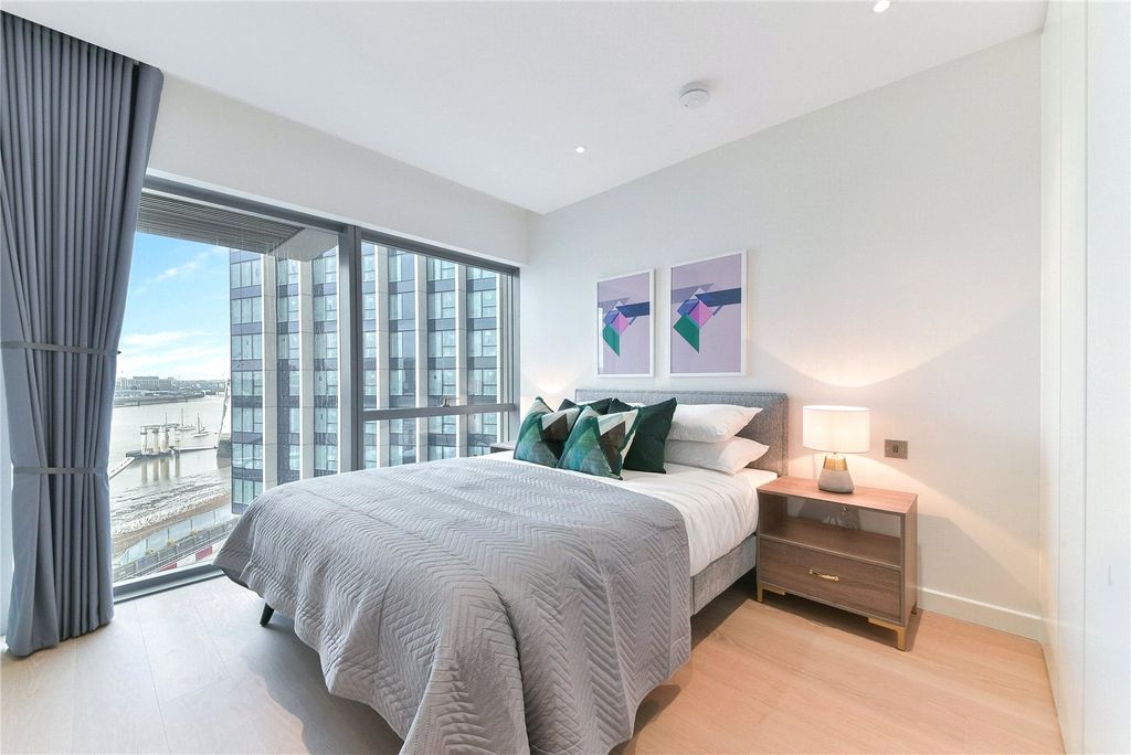 Property photo 3 of 8 Bedroom