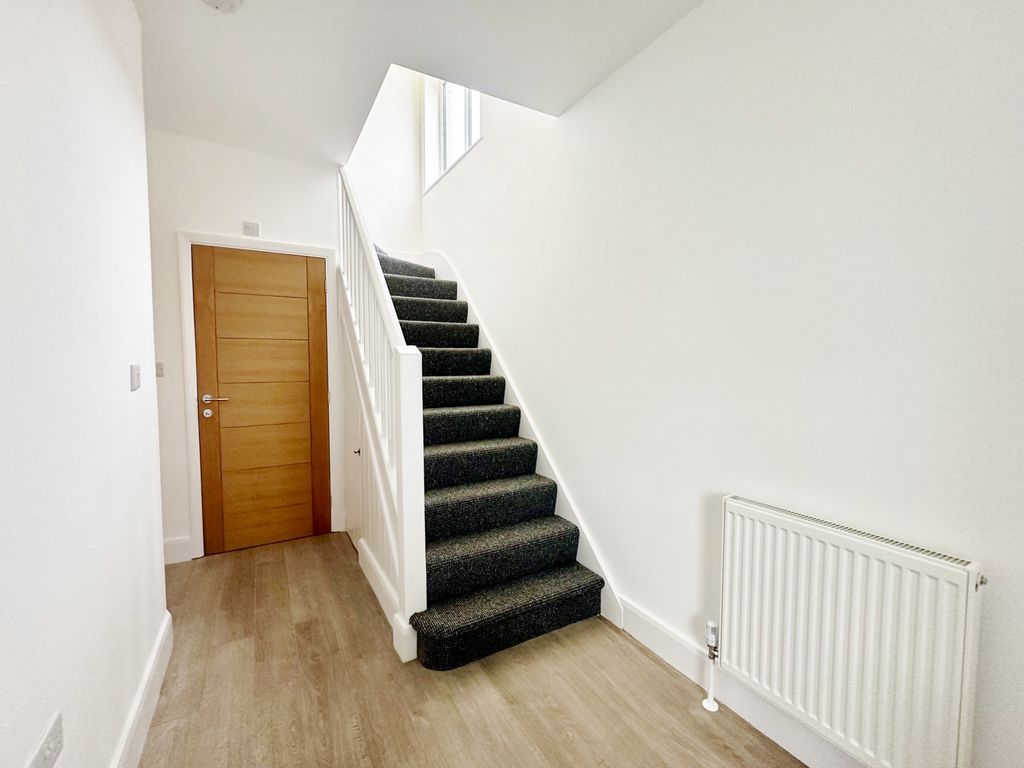 Property photo 2 of 16 Entrance Hallway