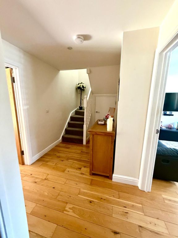 Property photo 2 of 10 Hallway