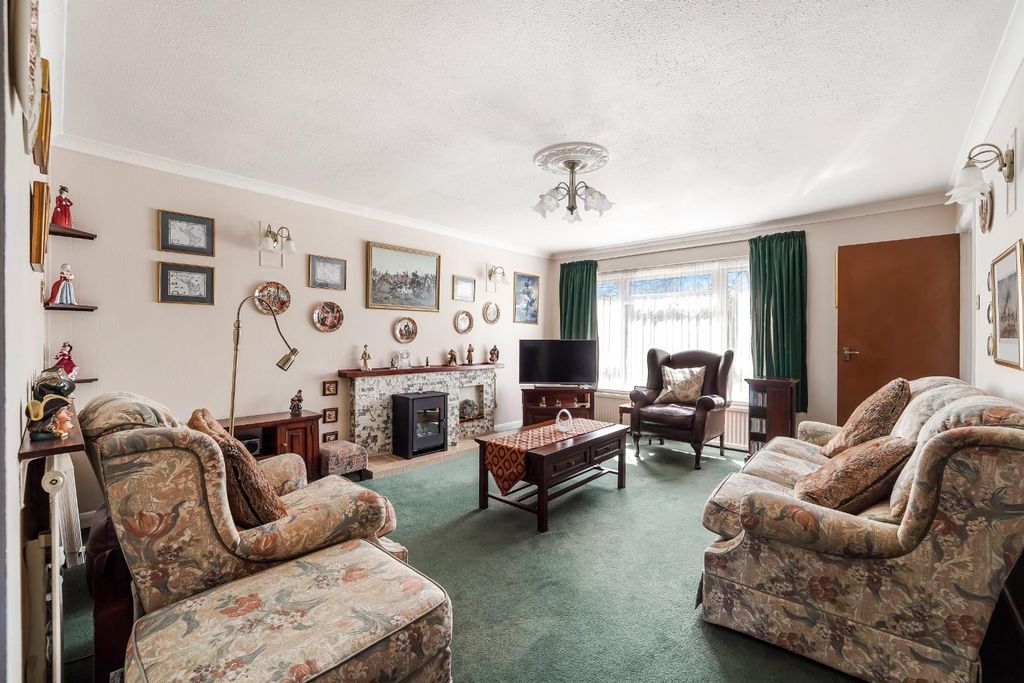 Property photo 2 of 13 Chessington Road