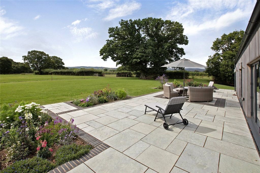 Property photo 2 of 27 Garden View