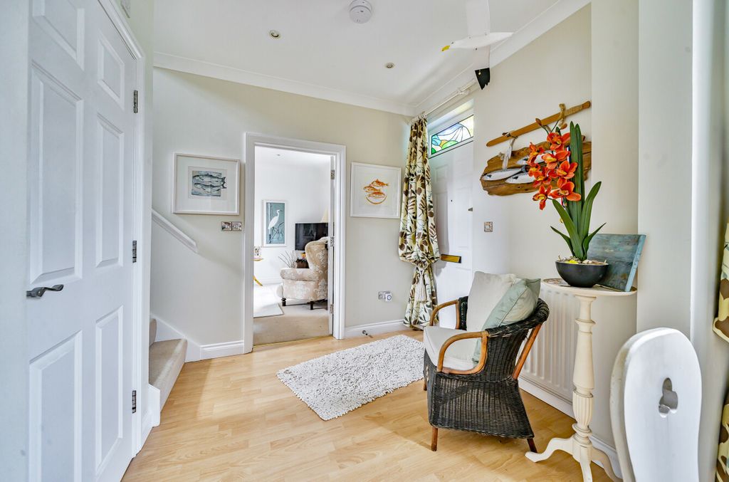 Property photo 2 of 18 1305894-35-684c1B...