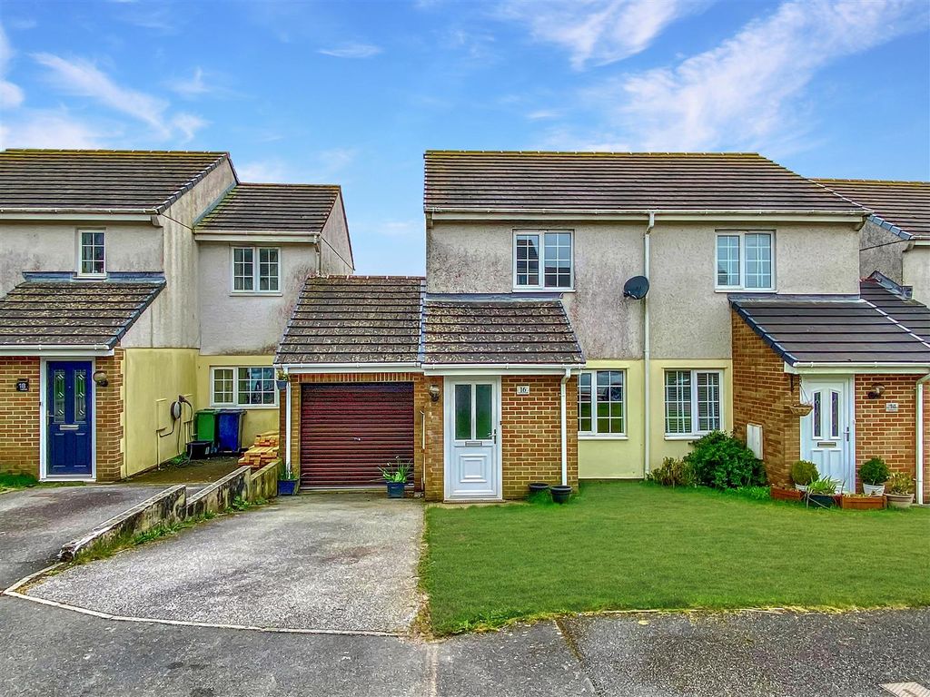 Property photo 1 of 11 16 Fairview Park