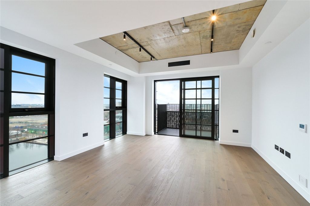 Property photo 3 of 13 Picture No. 10