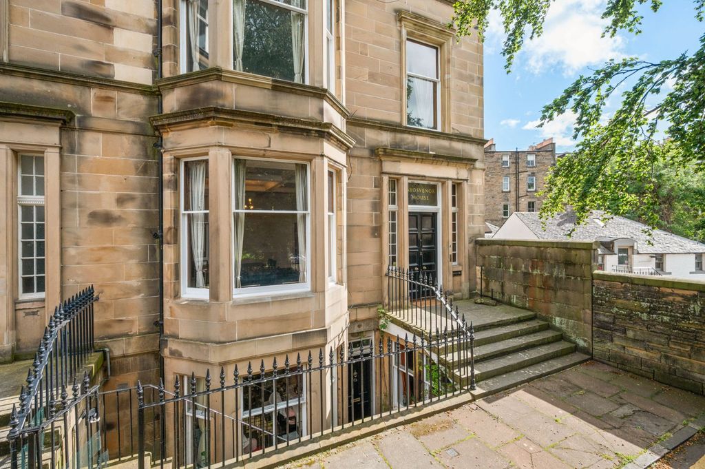 Property photo 2 of 81 Picture No. 03