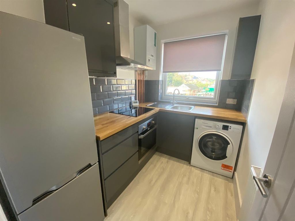 Property photo 2 of 7 Kitchen 2.Jpg