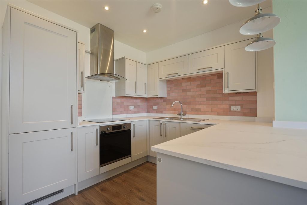 Property photo 3 of 26 Dining Kitchen