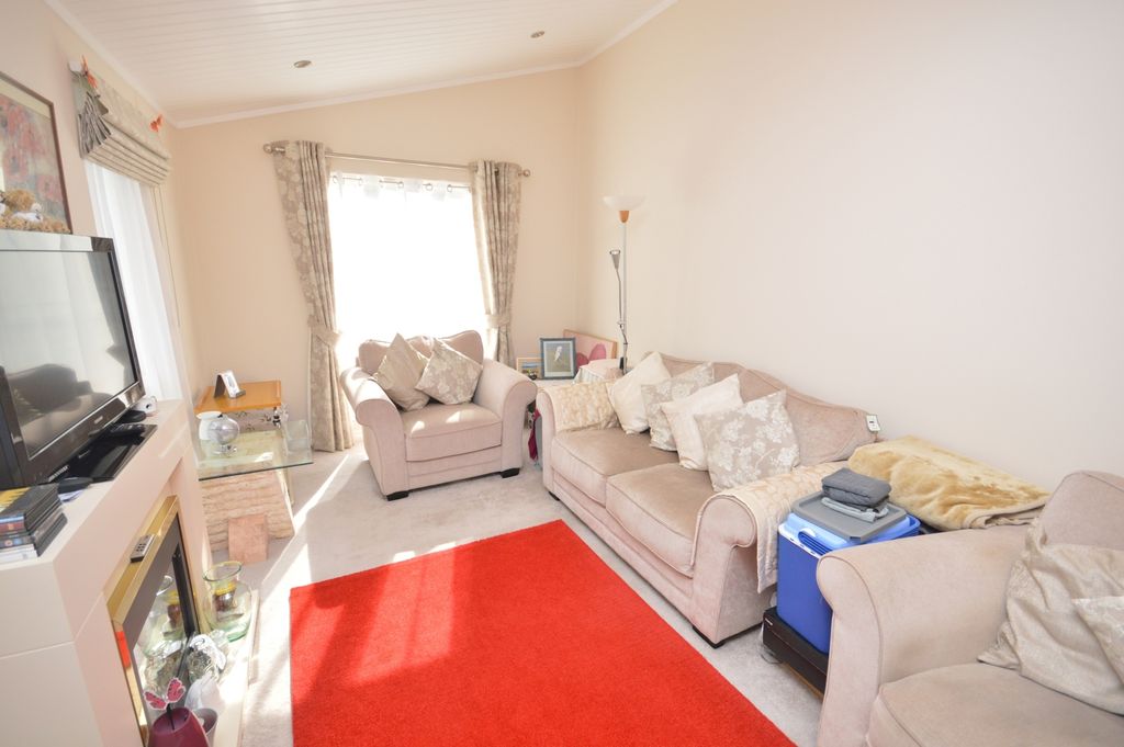 Property photo 2 of 10 Lounge