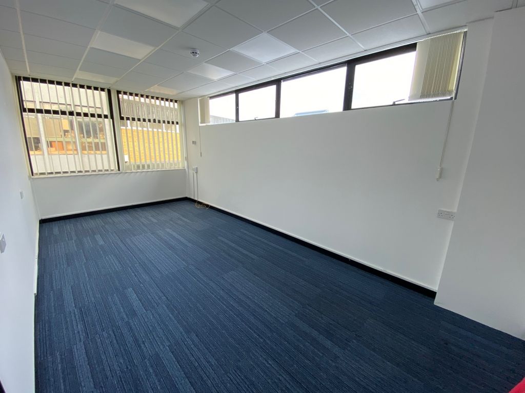 Property photo 1 of 16 Hersham