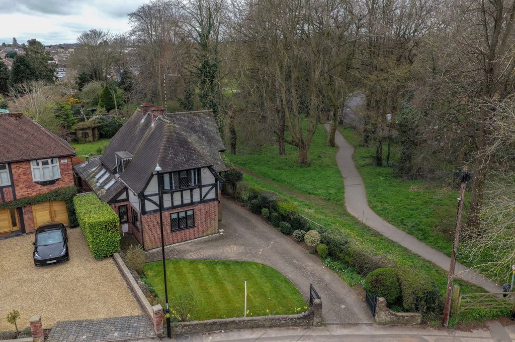 Property photo 1 of 33