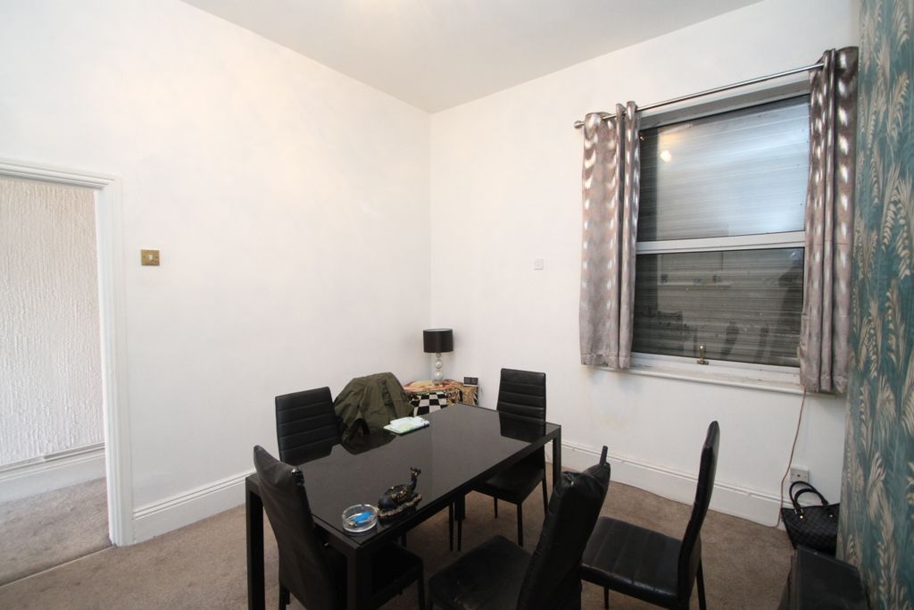 Property photo 3 of 14 Dining Room