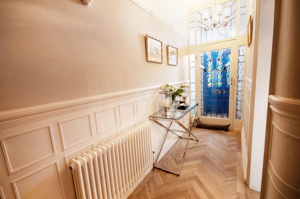 Property photo 2 of 30 Hallway