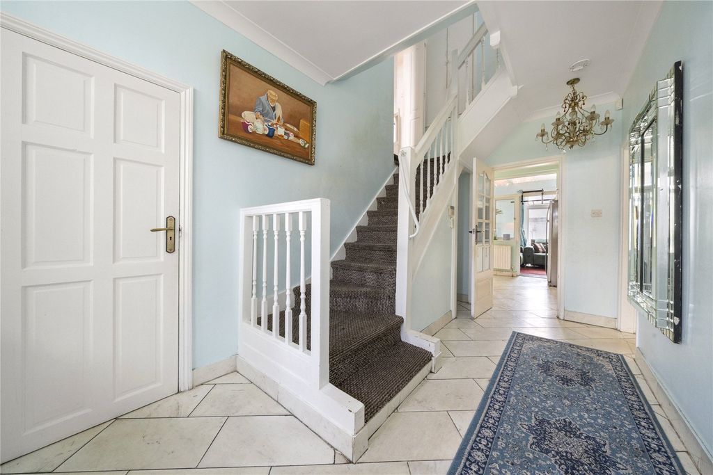 Property photo 2 of 16 Hallway
