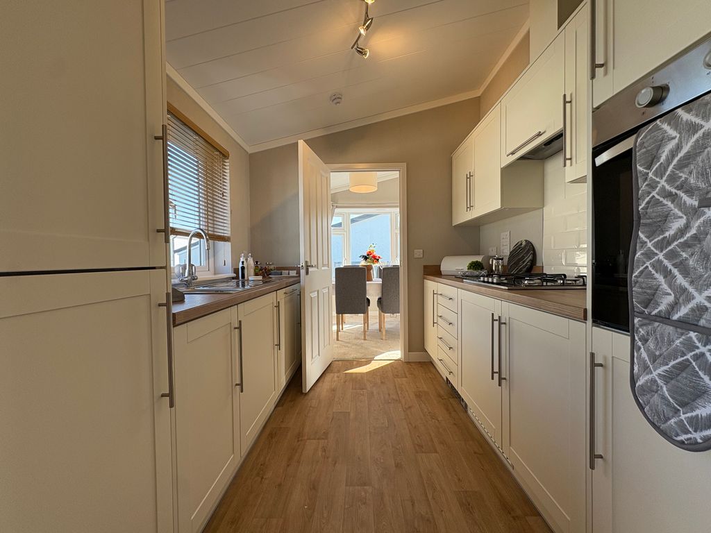 Property photo 2 of 16 Kitchen