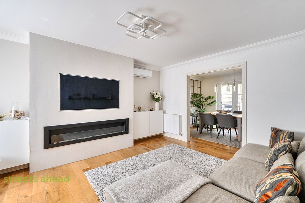 Property photo 2 of 21 0Fd4Cec5-8dc8-454...