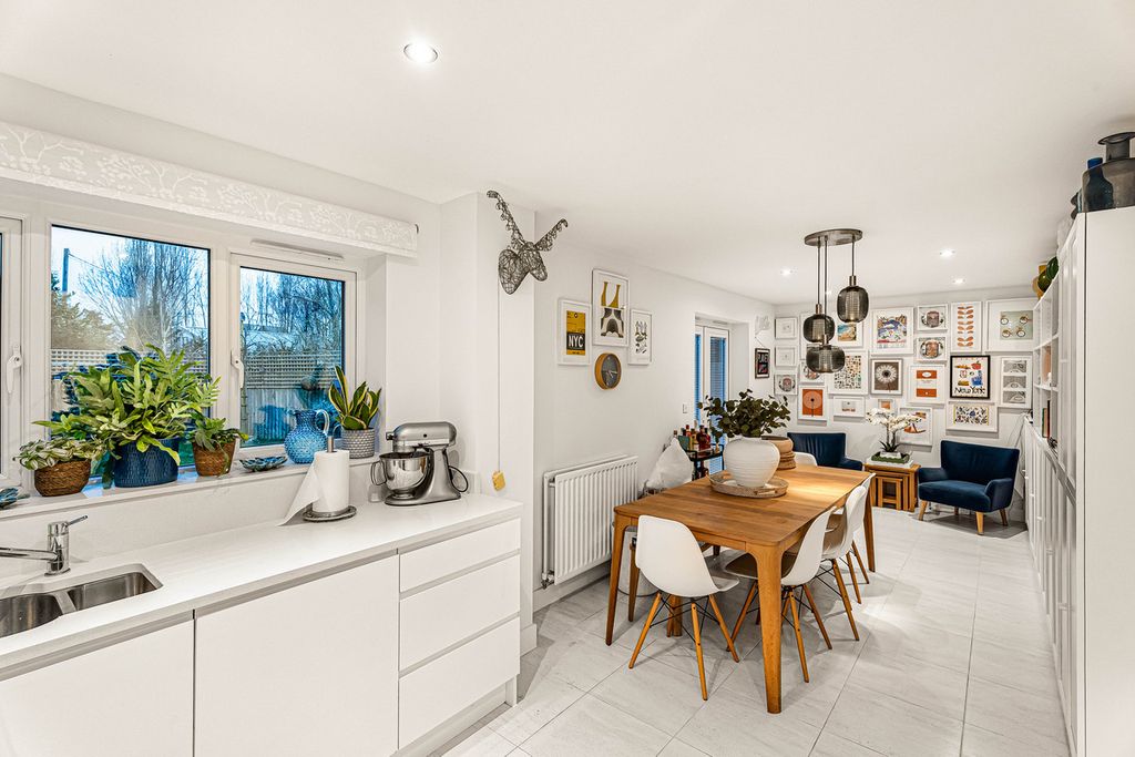 Property photo 3 of 34