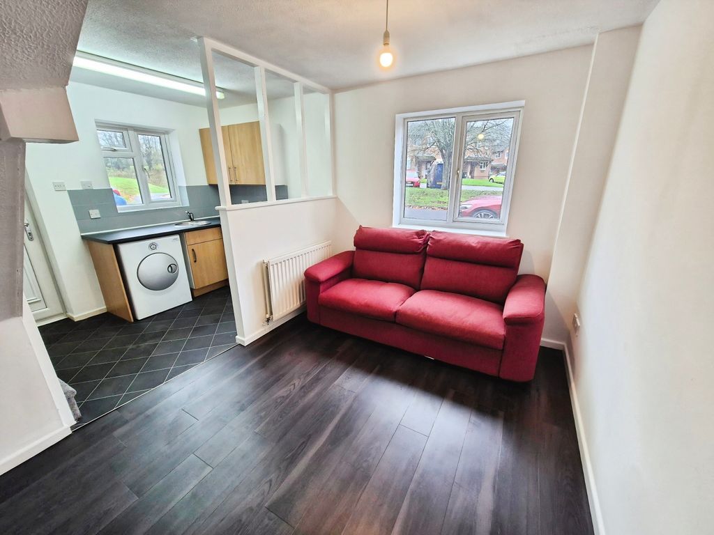 Property photo 3 of 6 Living Room