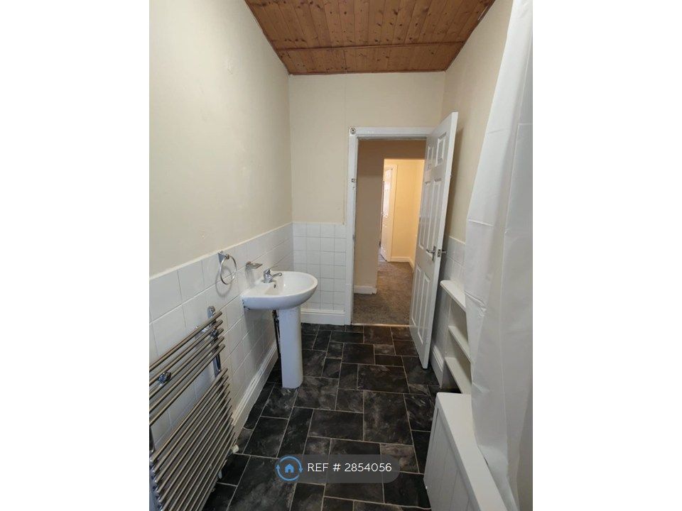 Property photo 2 of 9 Bathroom