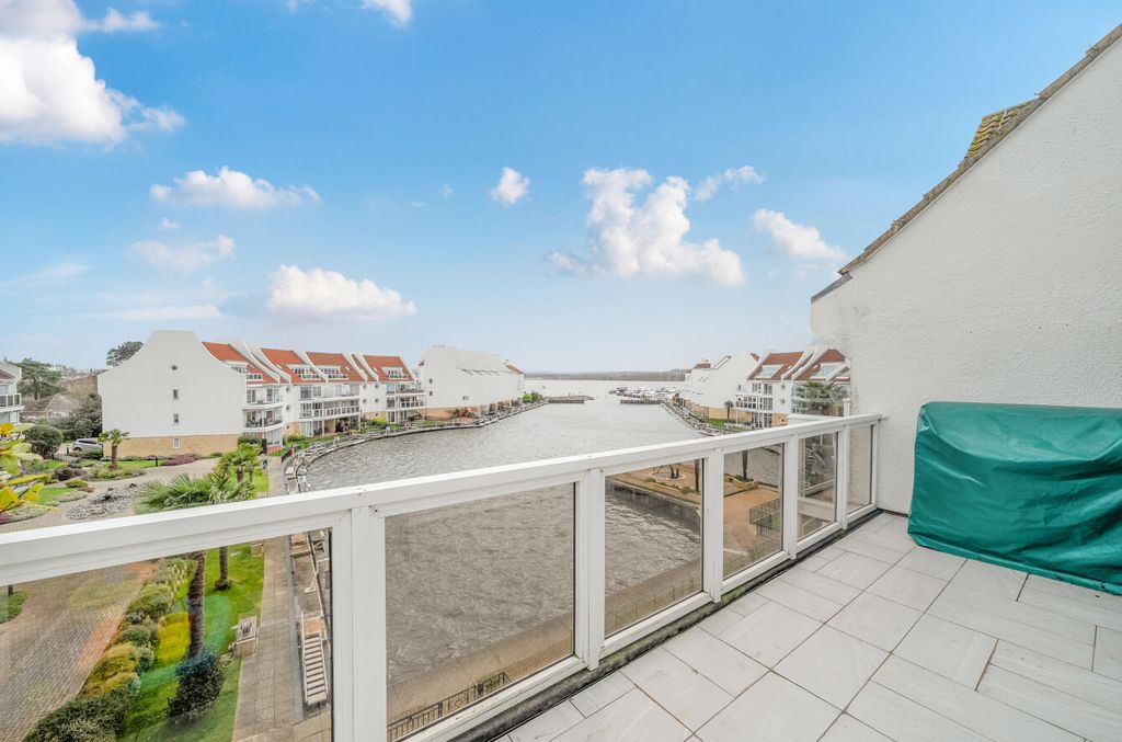 Property photo 2 of 16 Balcony