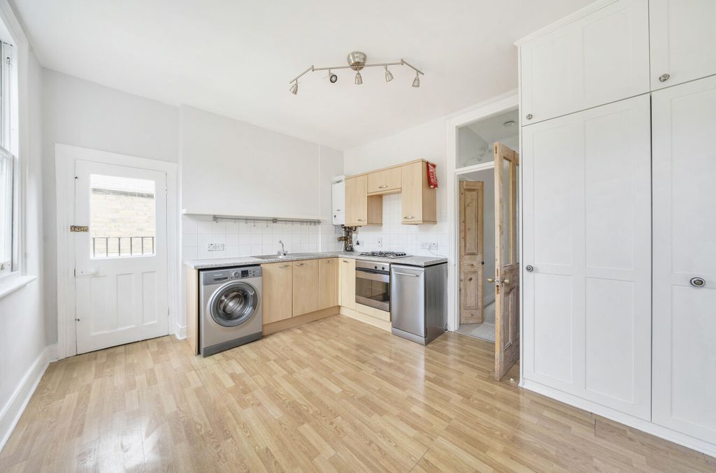 Property photo 1 of 29 1332521-18-6889F7...