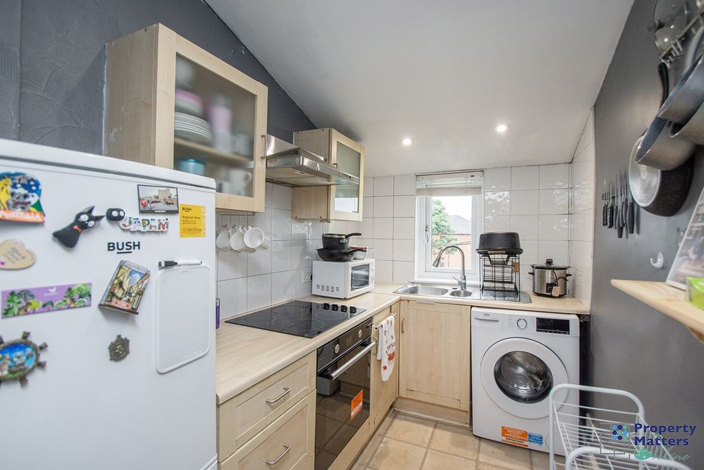 Property photo 2 of 11 Kitchen
