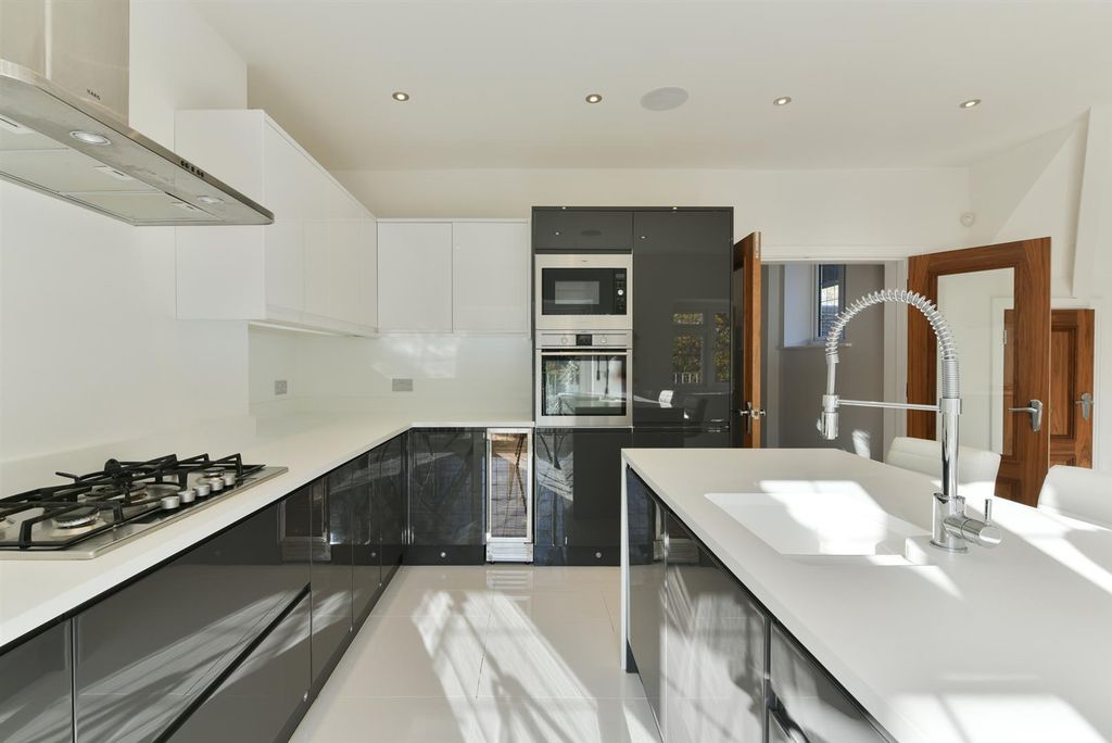 Property photo 2 of 32 N-_Yrr76Kyd6F2Zh4Z2Rjlxm9Rm.Jpg