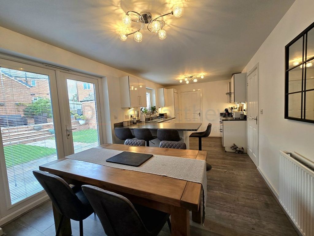 Property photo 3 of 26 Kitchen / Diner / Family Room