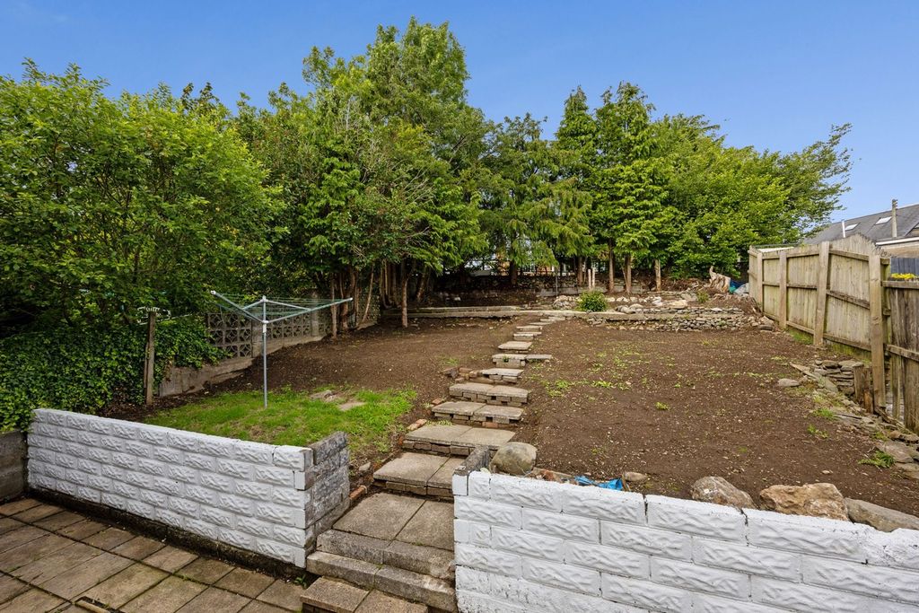 Property photo 2 of 25