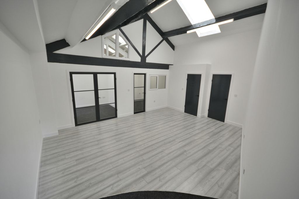 Property photo 2 of 8 Main Room