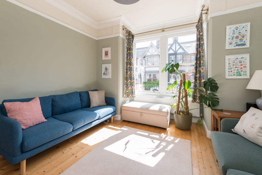 Property photo 3 of 14 Sitting Room