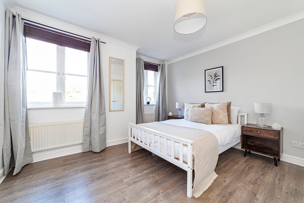 Property photo 3 of 30 Bedroom