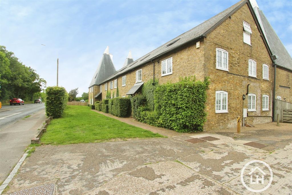 Property photo 1 of 12 External