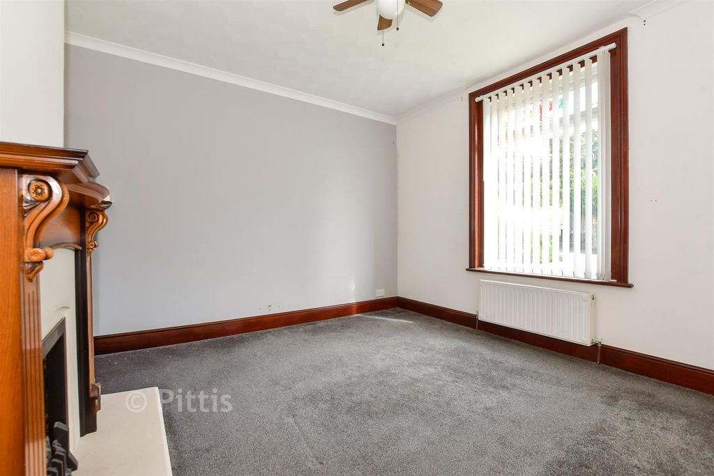 Property photo 3 of 14 Dining Room