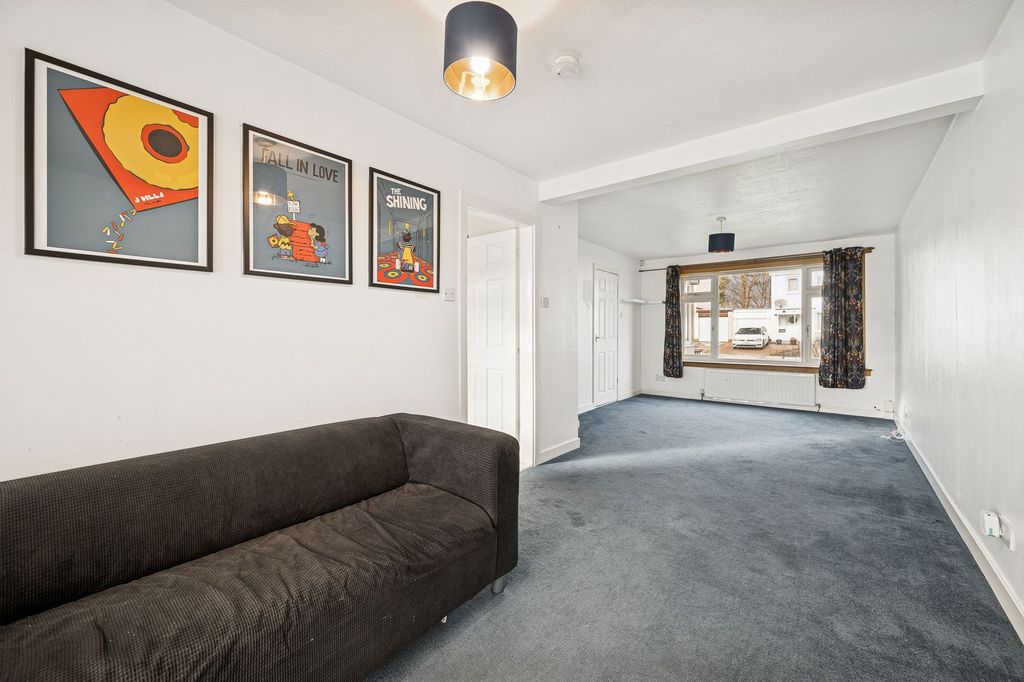 Property photo 3 of 24 Lounge/ Dining Area