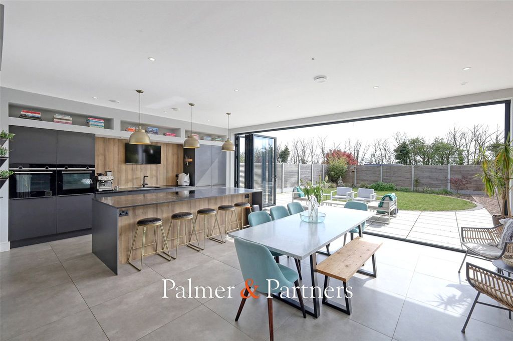 Property photo 2 of 34 Picture No. 16