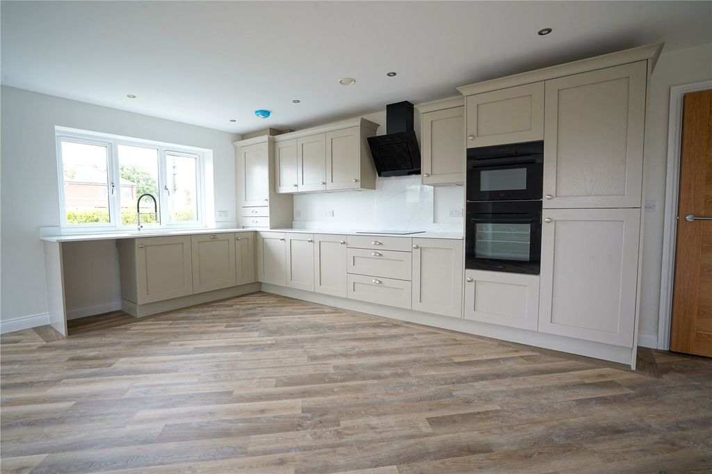 Property photo 3 of 16 Picture No. 05